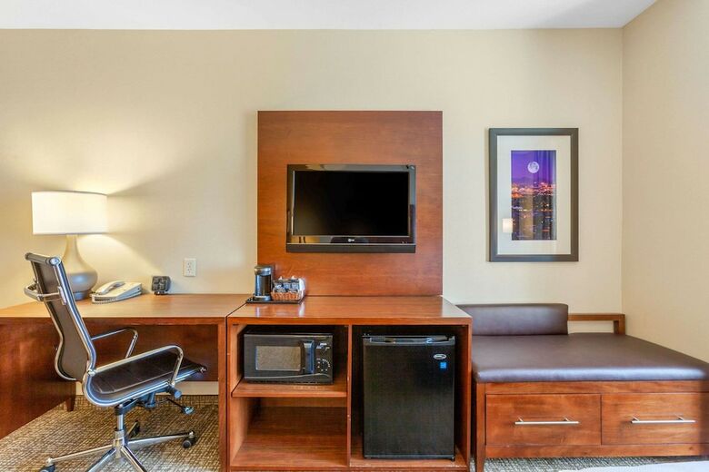 Hotel Comfort Suites Glendale - State Farm Stadium Area