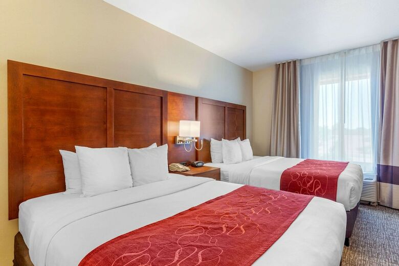 Hotel Comfort Suites Glendale - State Farm Stadium Area