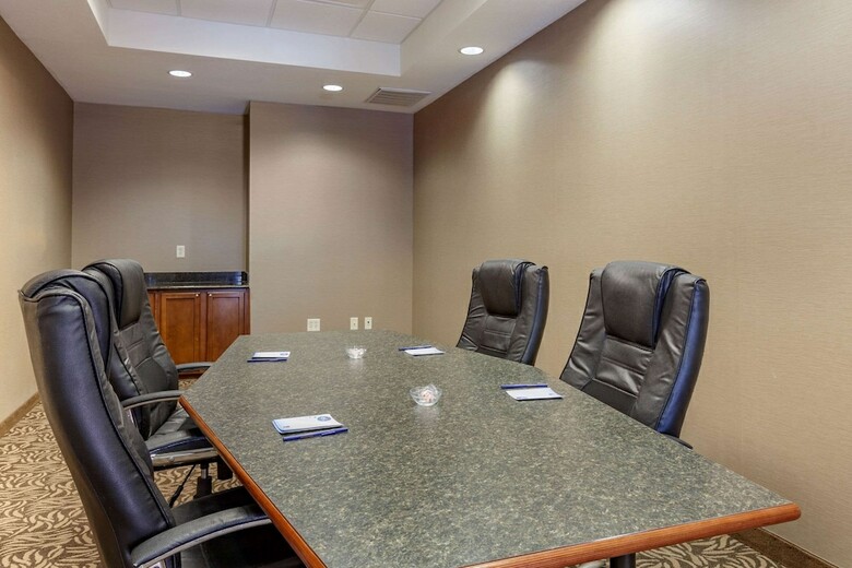 Hotel Comfort Suites Glendale - State Farm Stadium Area