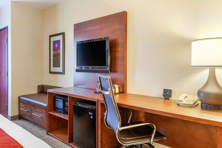 Hotel Comfort Suites Glendale - State Farm Stadium Area