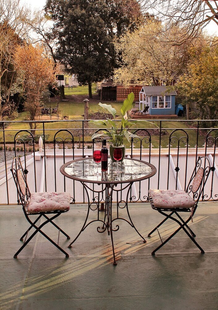 Bed & Breakfast Chimneys