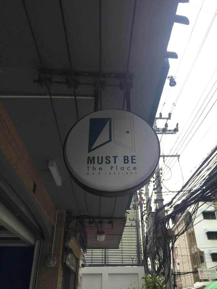 Hostal Must Be The Place