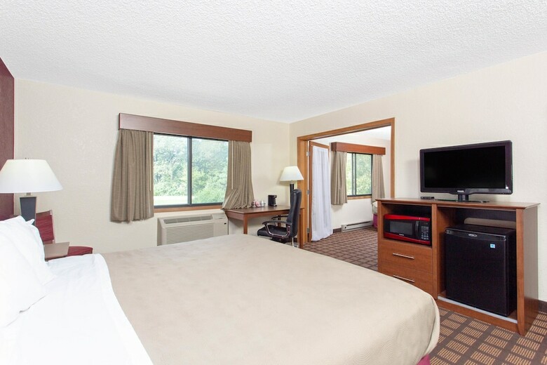 Hotel Americinn By Wyndham Burlington