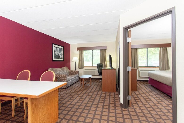 Hotel Americinn By Wyndham Burlington