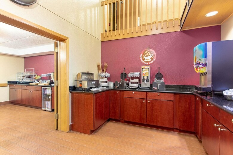 Hotel Americinn By Wyndham Burlington
