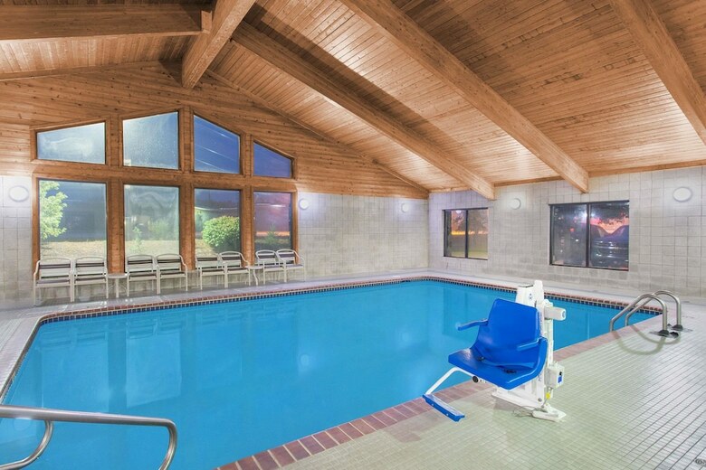 Hotel Americinn By Wyndham Burlington