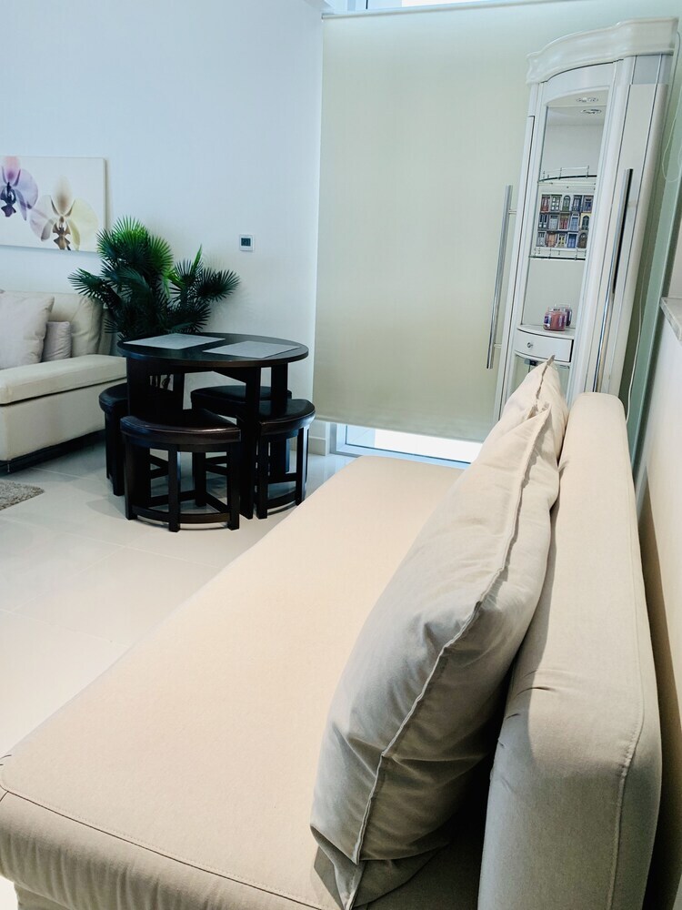 Apartamento City Nights- 1b Blvd Crescent Tower 1
