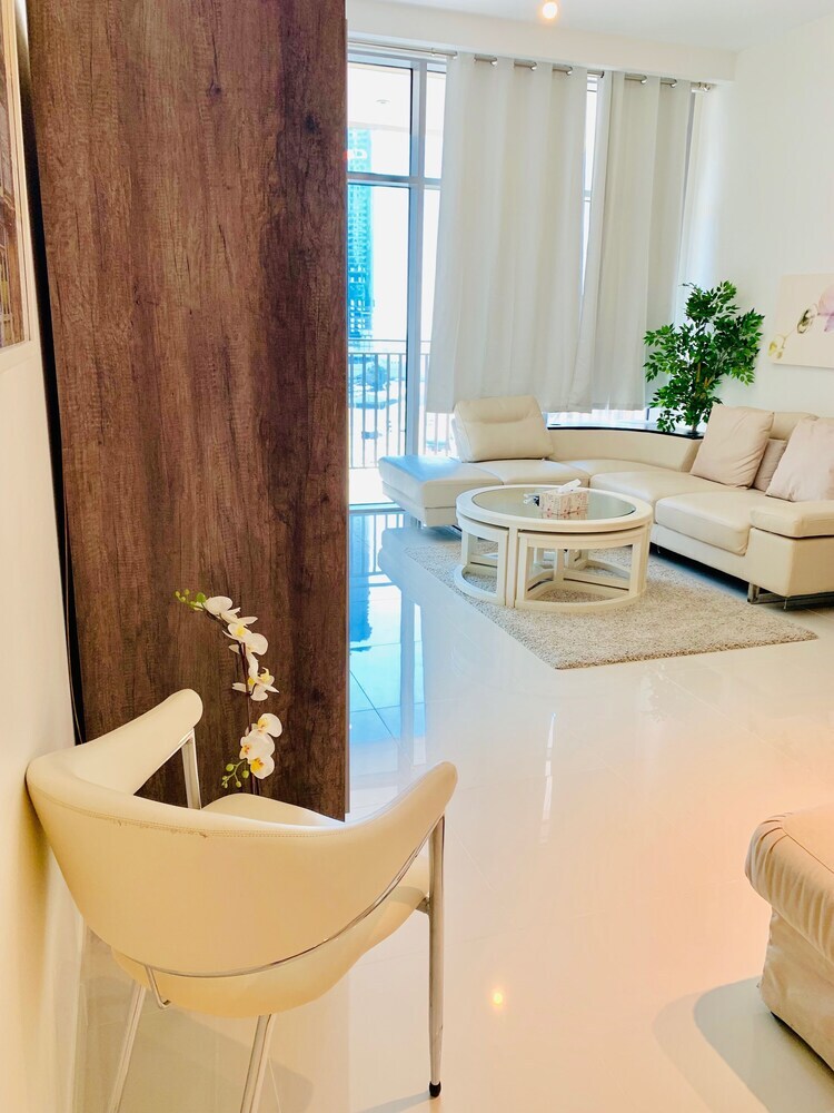 Apartamento City Nights- 1b Blvd Crescent Tower 1