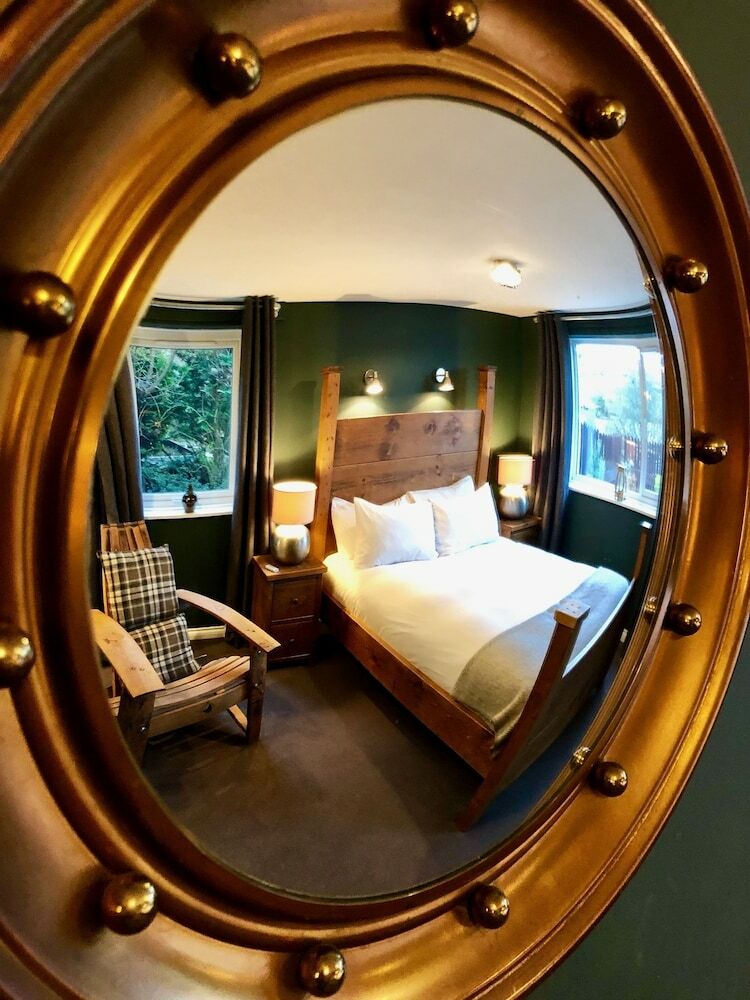 Storr Apartments