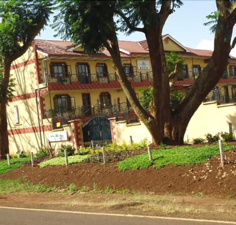 Hotel Mpeta House