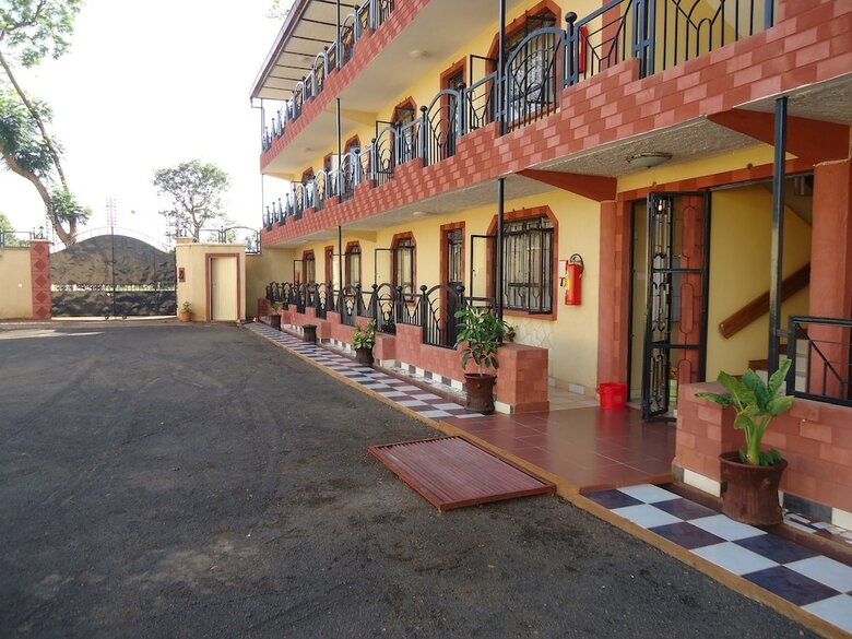Hotel Mpeta House