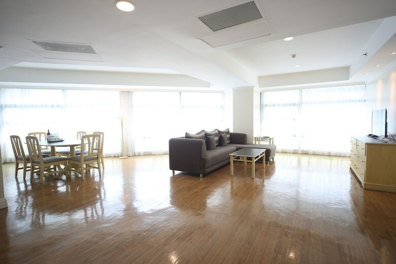 Hotel Infinity Tower Suites