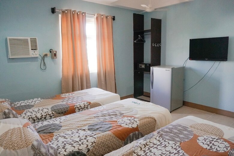Crowne Garden Hotel