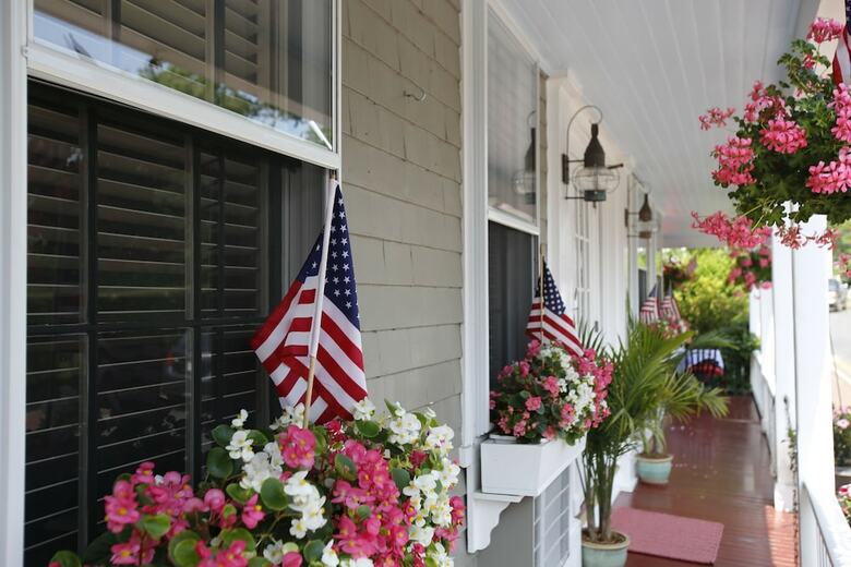 Bed & Breakfast Life House, Cliff Road