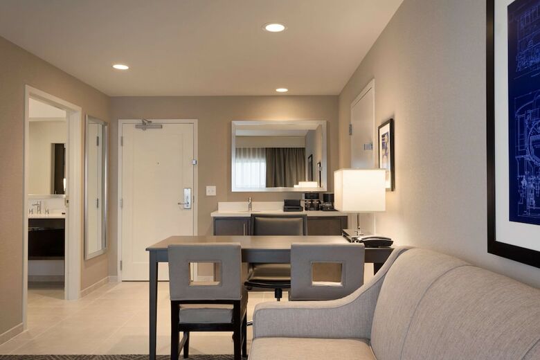 Hotel Embassy Suites Kansas City/olathe