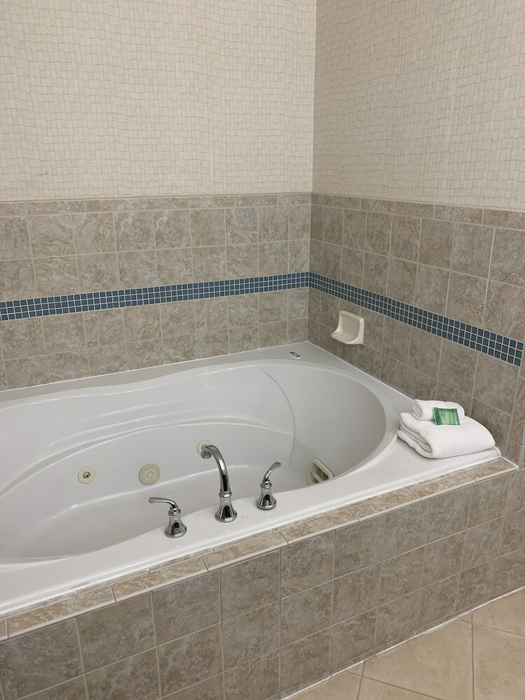 Holiday Inn Express Hotel & Suites Torrington