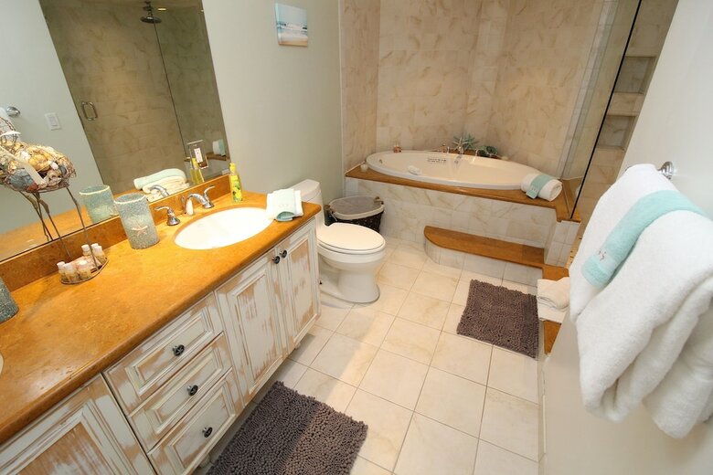 Coconut Mallory Resort And Marina By Kees Vacations