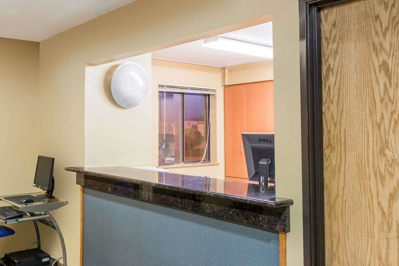 Hotel Super 8 By Wyndham Franklin/middletown Area