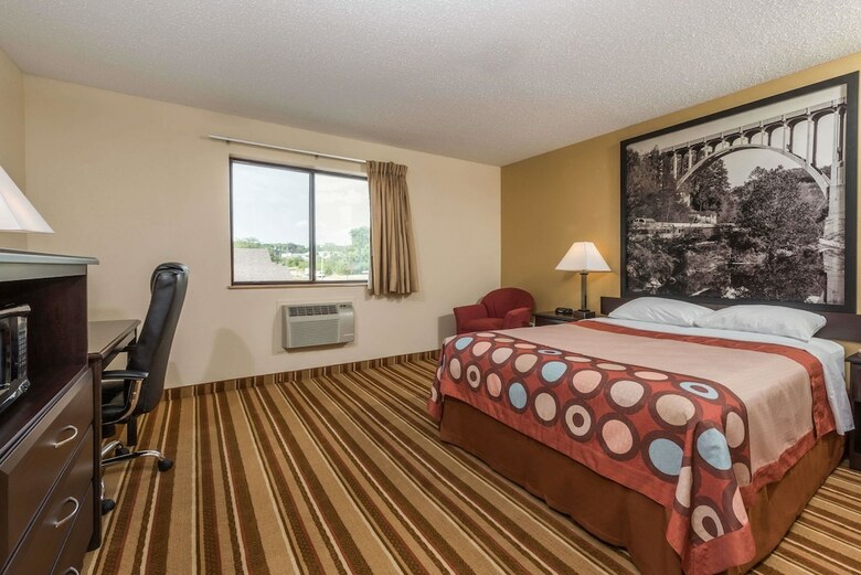 Hotel Super 8 By Wyndham Franklin/middletown Area