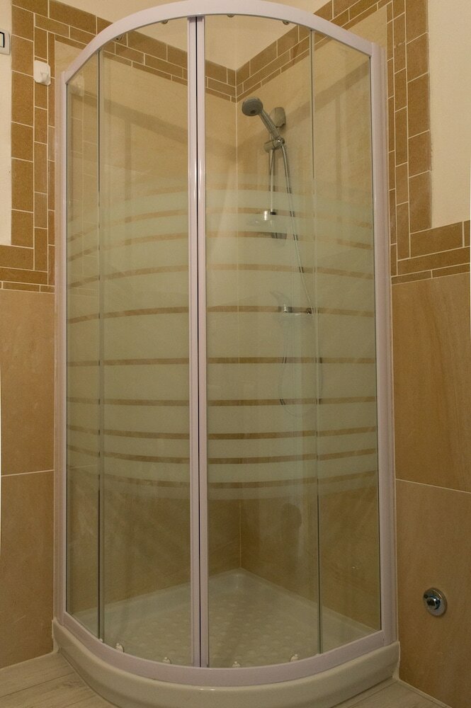 Hotel Reverse