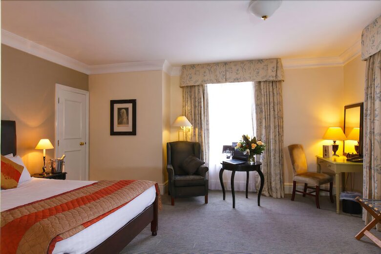 Kingston Lodge Hotel