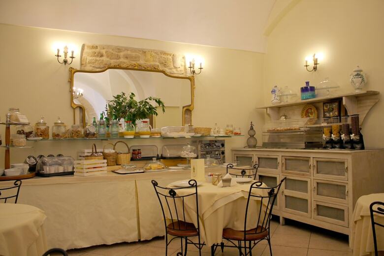 Akropolis Hotel