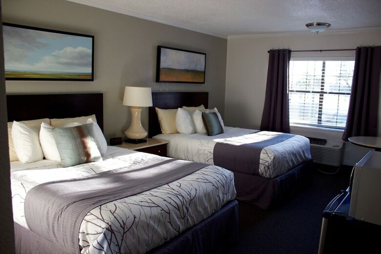 Hotel At Home Inn & Suites