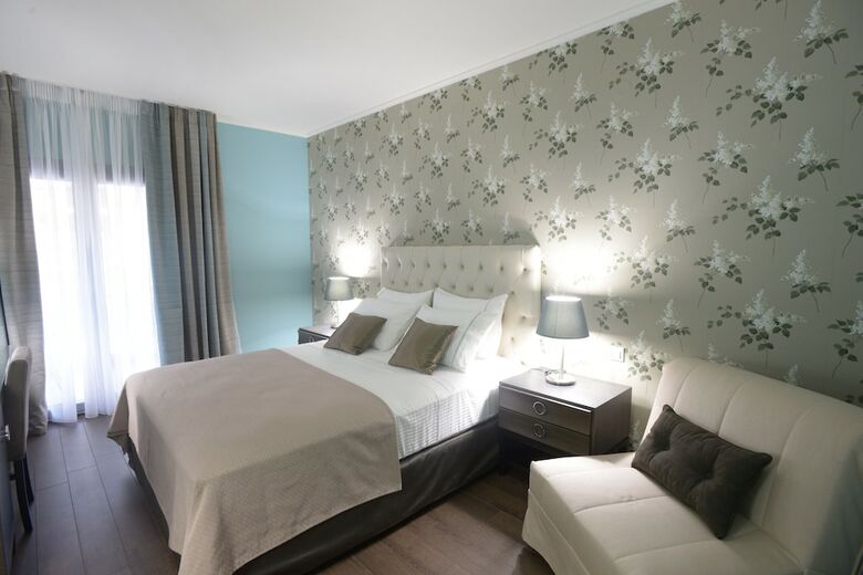 Hotel Theasis