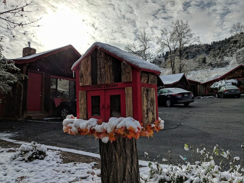 Foot Of The Mountain Motel