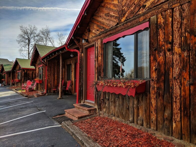 Foot Of The Mountain Motel