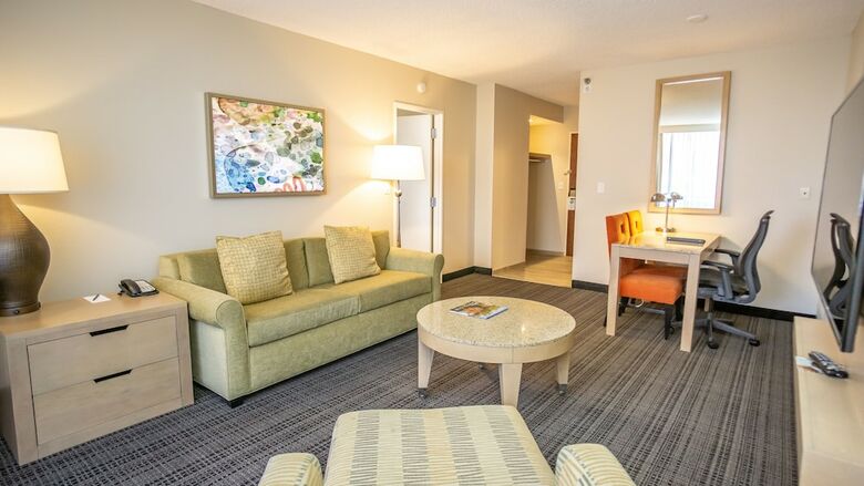 Hotel Embassy Suites By Hilton Tampa Airport Westshore
