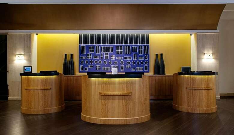 Hotel Embassy Suites By Hilton Tampa Airport Westshore