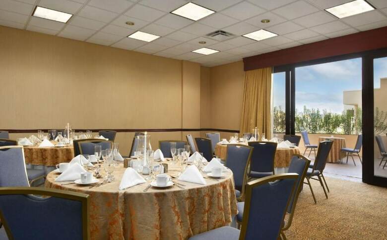 Hotel Embassy Suites By Hilton Tampa Airport Westshore