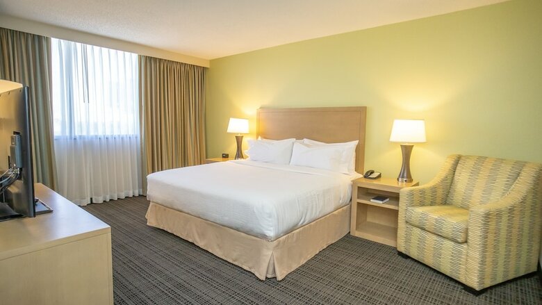 Hotel Embassy Suites By Hilton Tampa Airport Westshore