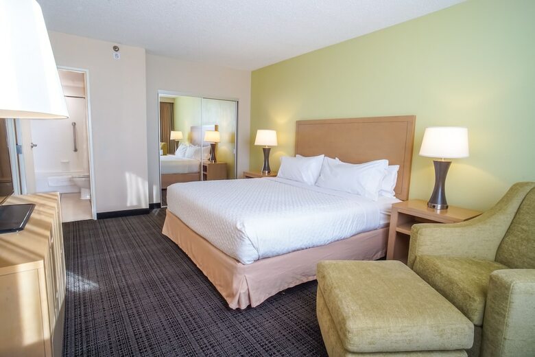 Hotel Embassy Suites By Hilton Tampa Airport Westshore
