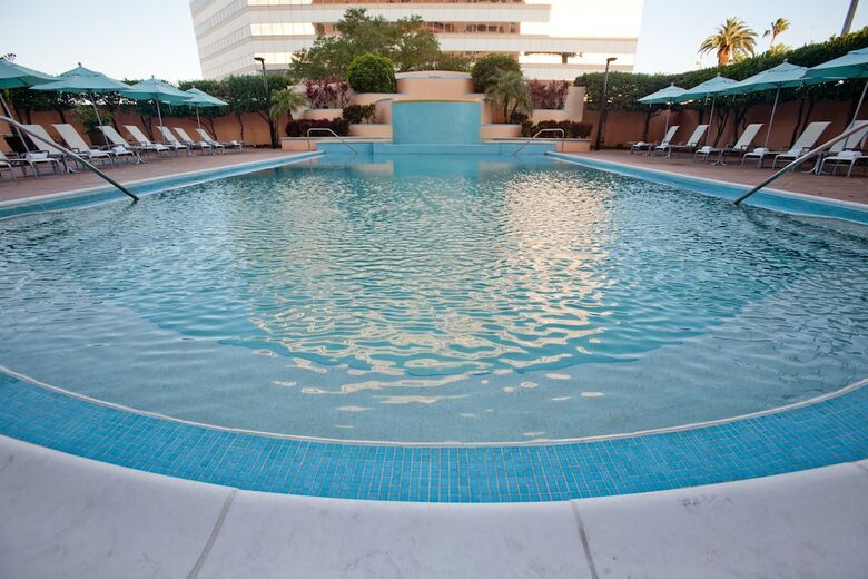 Hotel Embassy Suites By Hilton Tampa Airport Westshore
