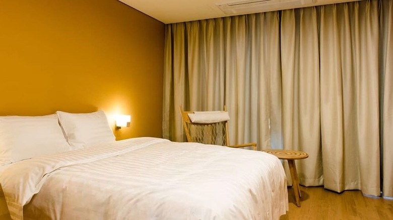 Hotel Khan