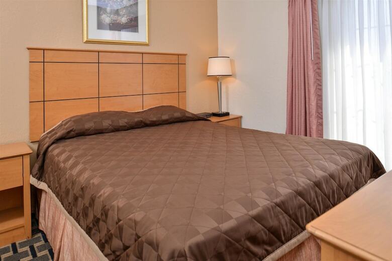 Hotel Americas Best Value Inn & Suites St. Cloud
