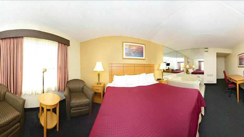 Hotel Americas Best Value Inn & Suites St. Cloud