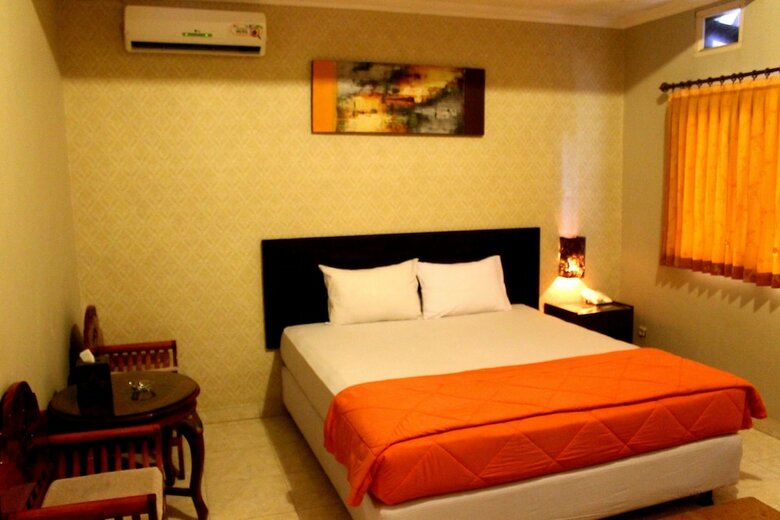 Crown Hotel