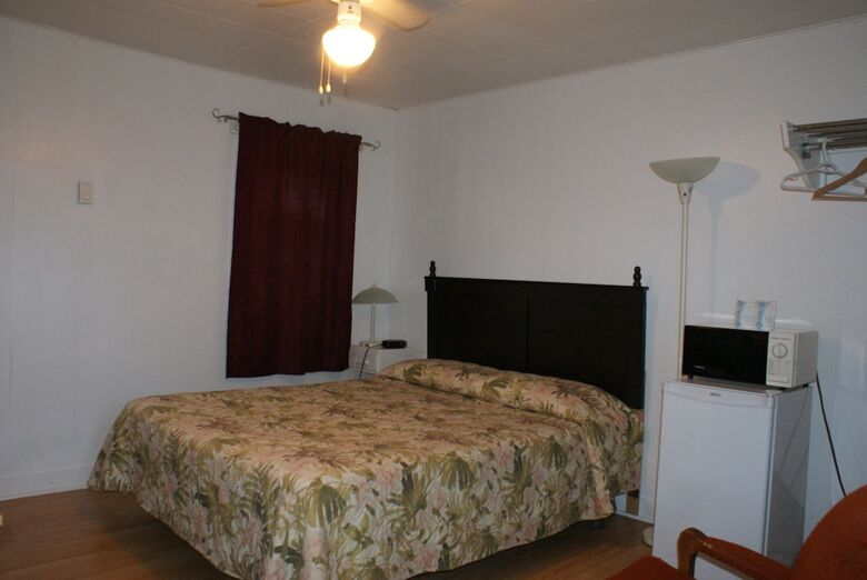 Cookes Motel
