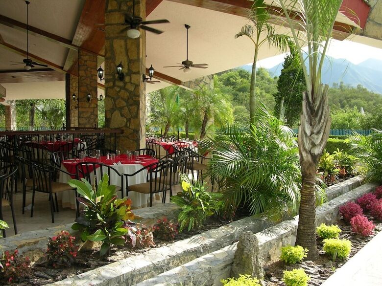 Hotel Bah�a Escondida