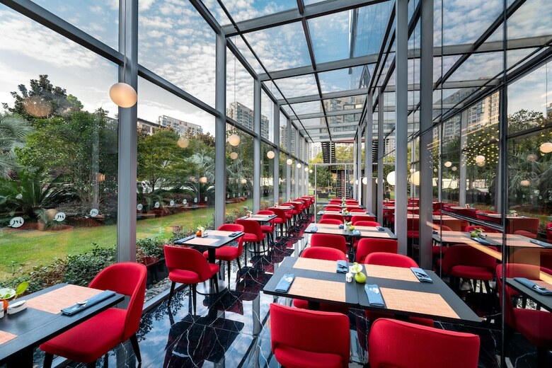 Grand Mercure Shanghai Century Park Hotel