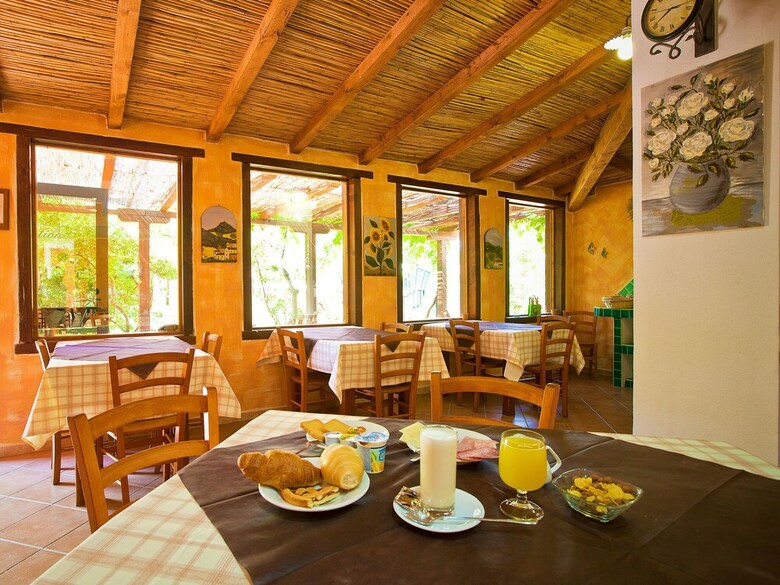 Ariadimari Hotel