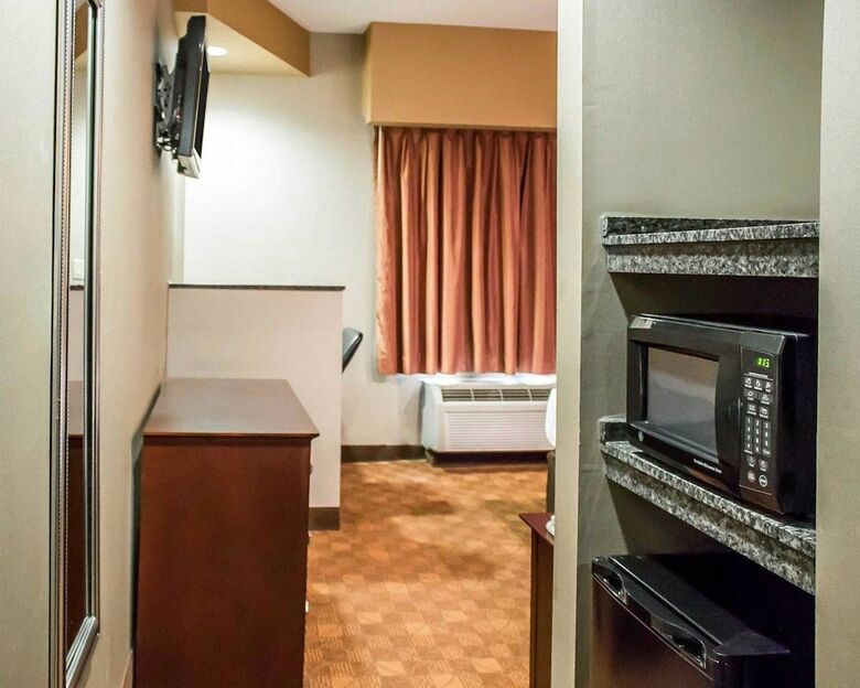 Hotel Comfort Suites Perrysburg - Toledo South