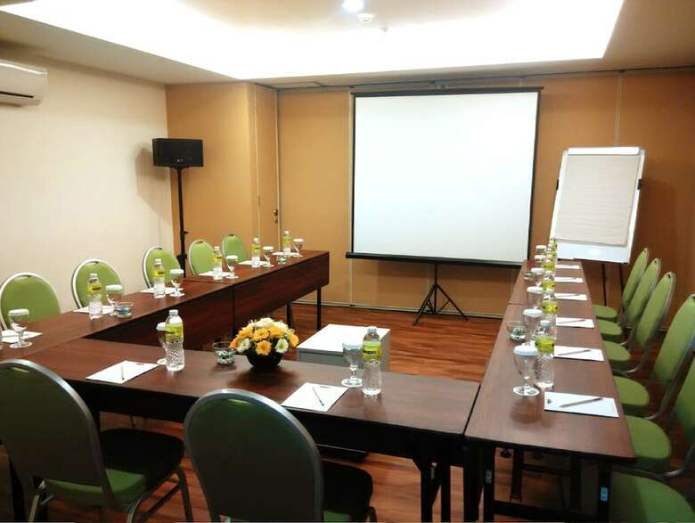 Hotel Maxonehotels.com At Kramat
