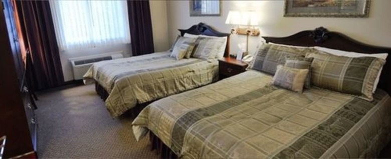 Hotel Hearthstone Inn & Suites