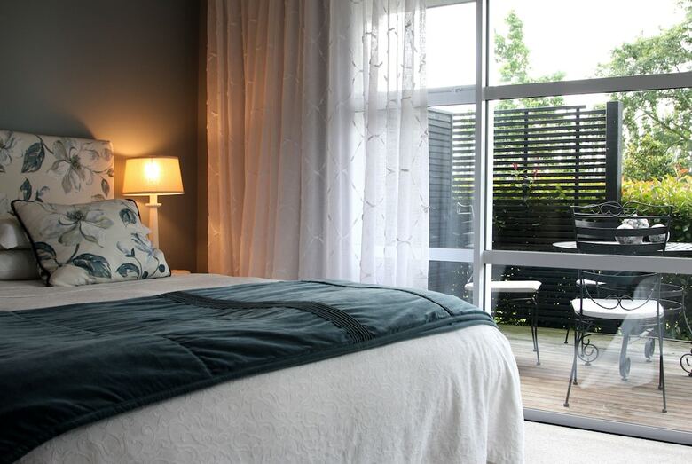 Bed & Breakfast Revive On Oakview Boutique Accommodation And Spa