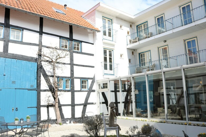 Saillant Hotel Brull
