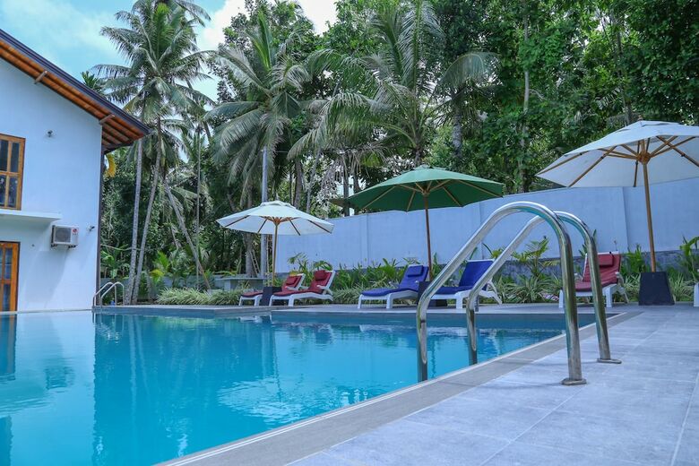 Villa Hikka Resort